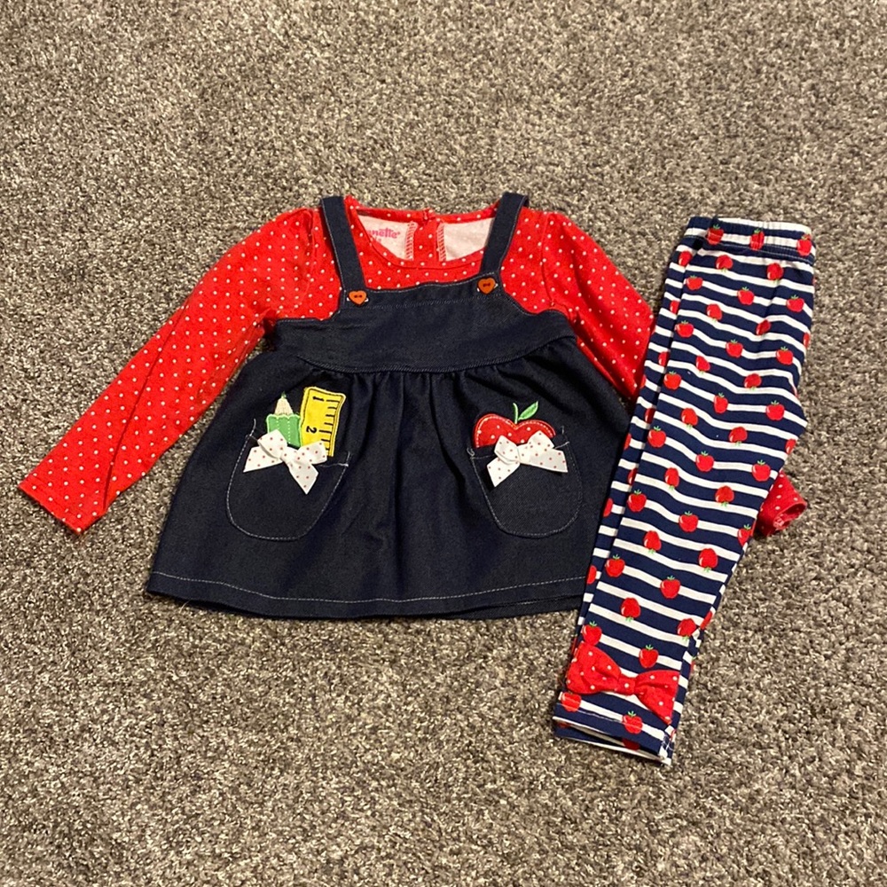 2T Apple outfit